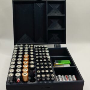Batterie Organizer Box geöffnet mit Batterien