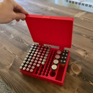 Batterie Box geöffnet mit Sicht auf die Batterien